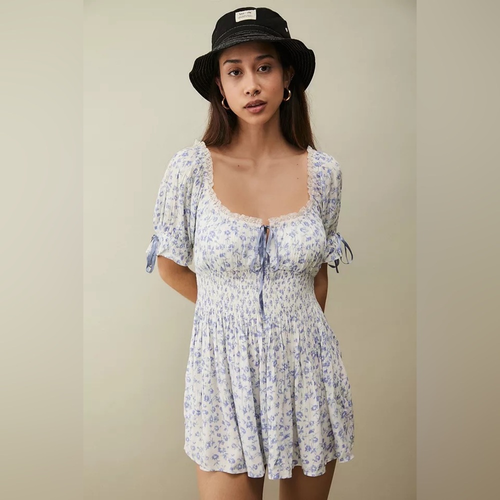 Urban Outfitters Blue Floral Romper 🦋🌷